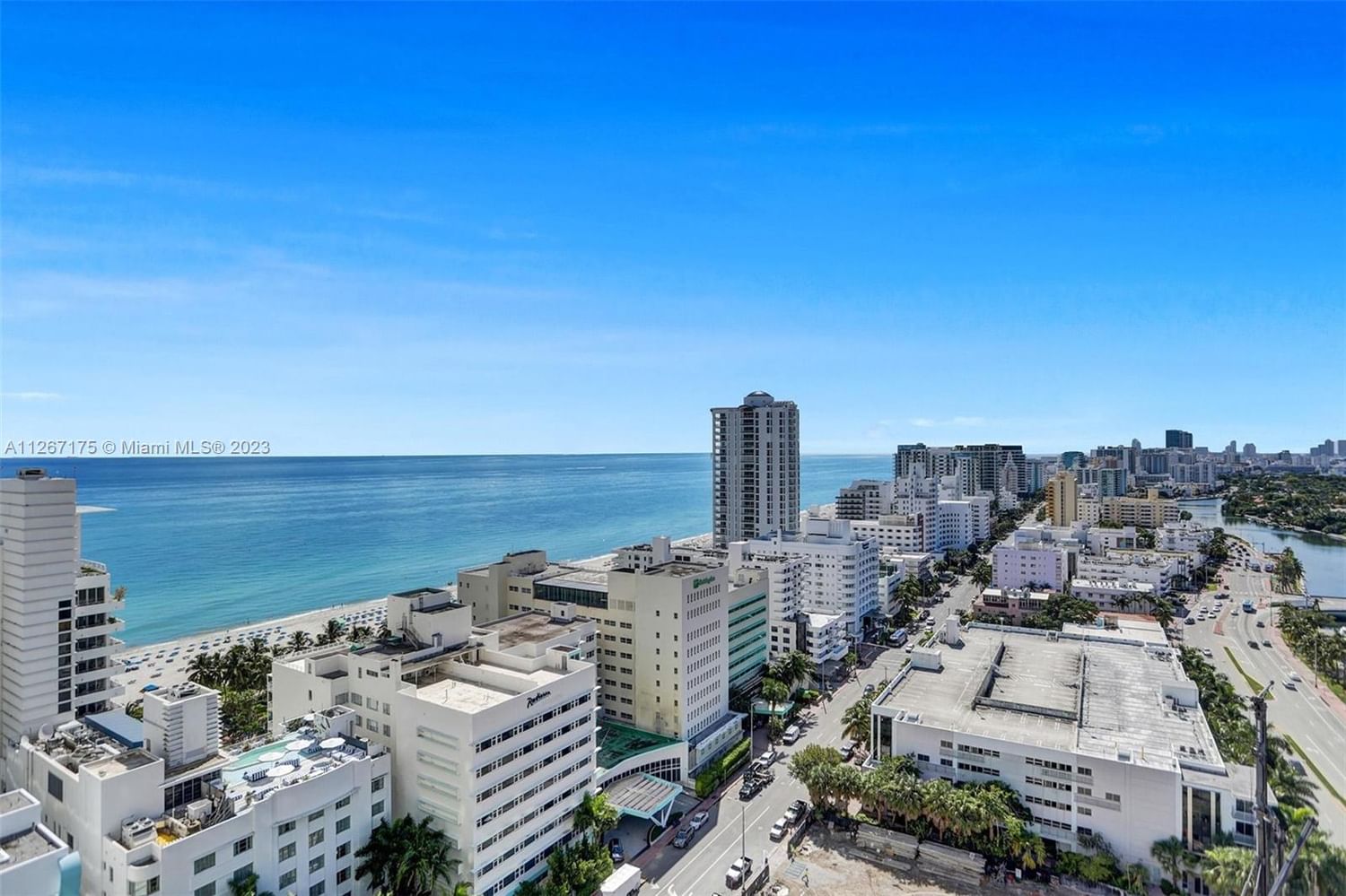 Real estate property located at 4401 Collins Ave #2114/2116, Miami-Dade County, FONTAINEBLEAU II TRESOR, Miami Beach, FL