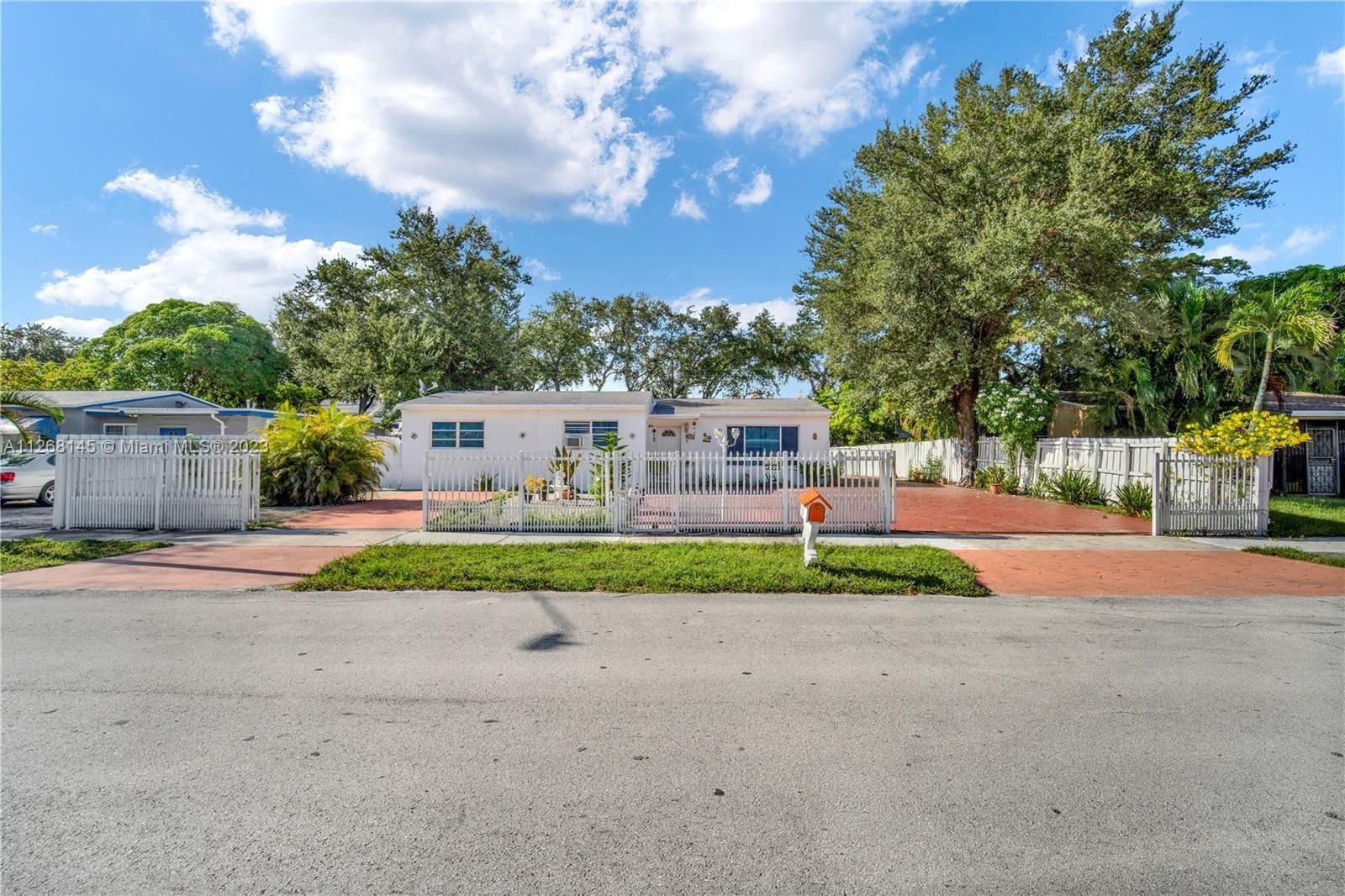 Real estate property located at 3250 169th Ter, Miami-Dade County, Miami Gardens, FL