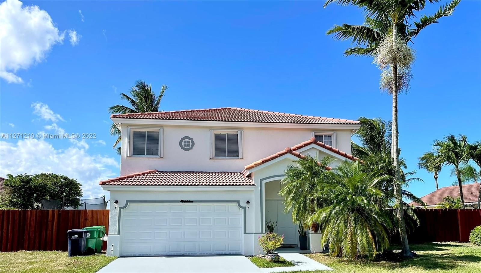 Real estate property located at 9227 215th Ter, Miami-Dade County, Cutler Bay, FL