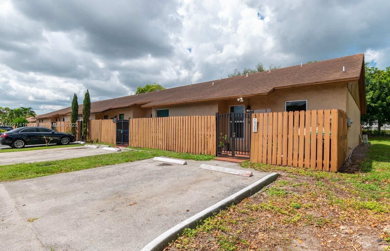Real estate property located at 19260 Nw 67th Pl, Miami-Dade County, Hialeah, FL