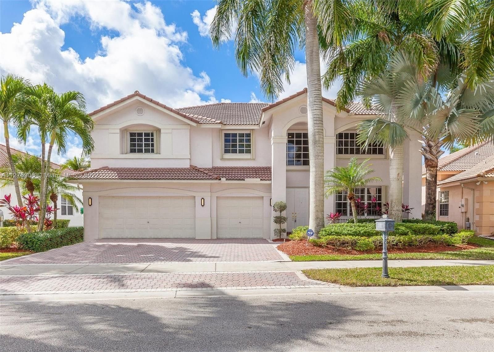 Real estate property located at 2449 Greenbrier Ct, Broward County, Weston, FL