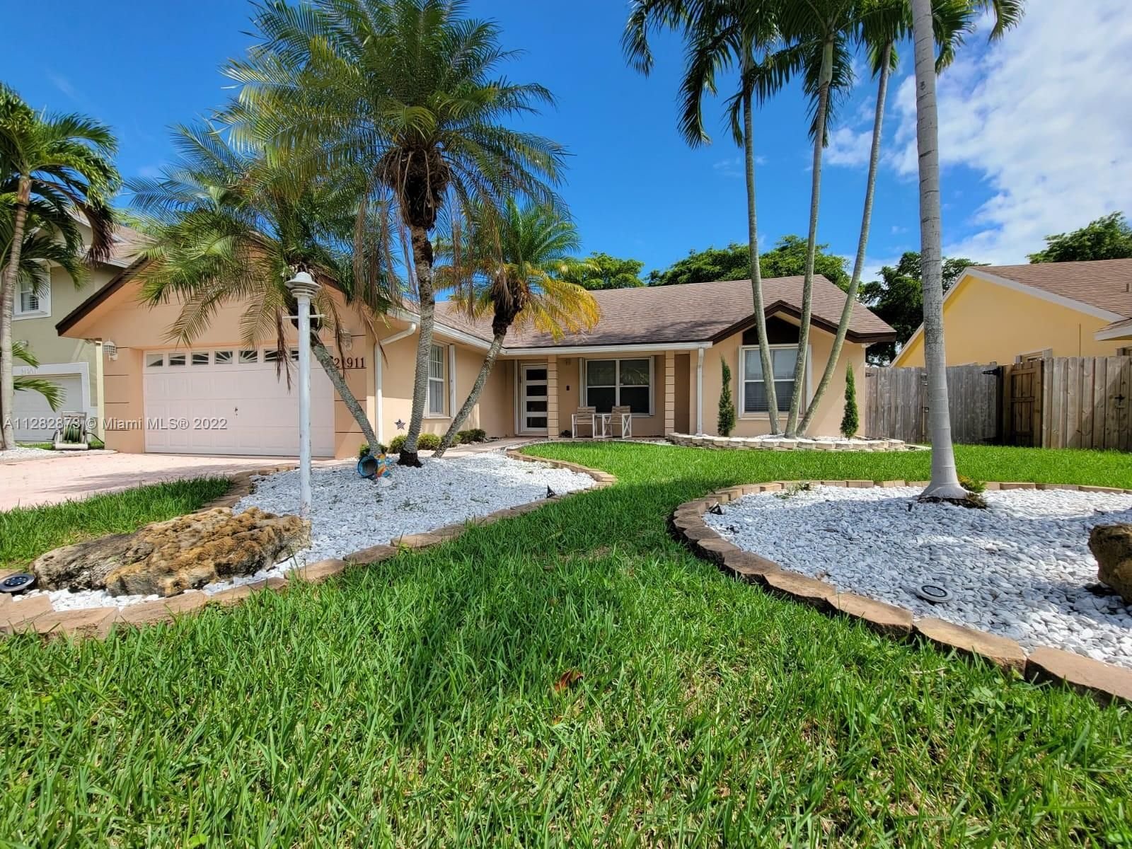 Real estate property located at 21911 97th Ct, Miami-Dade County, Cutler Bay, FL