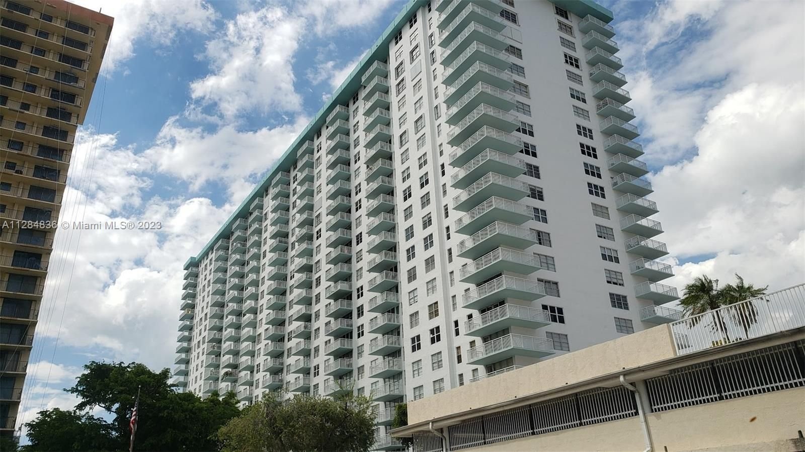 Real estate property located at 301 174th St #415, Miami-Dade County, Sunny Isles Beach, FL
