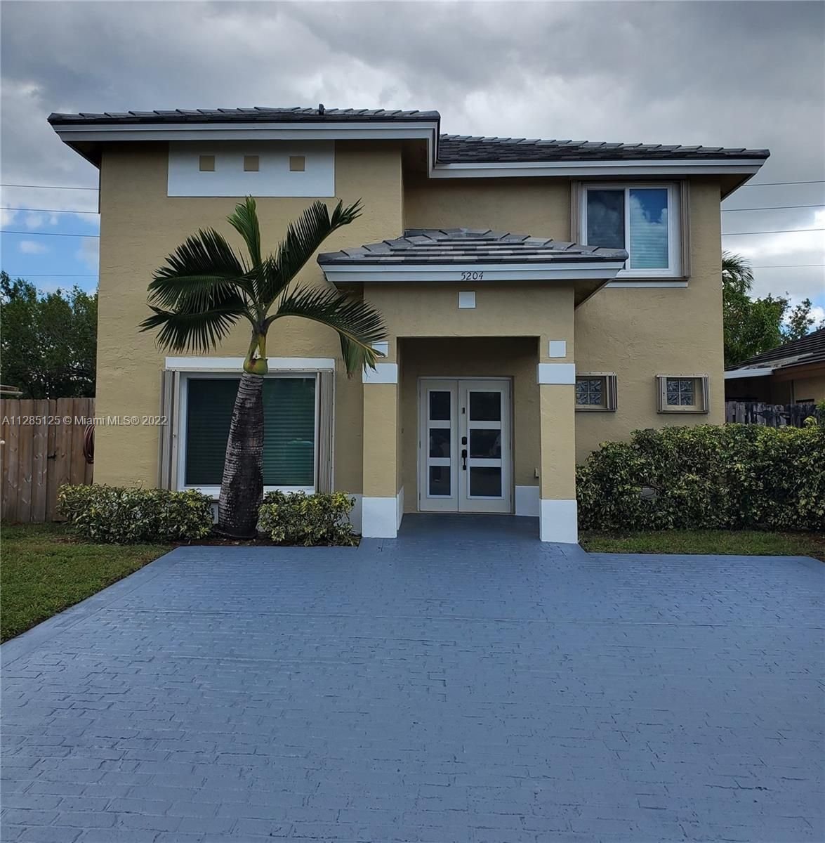 Real estate property located at 5204 184th Ln, Miami-Dade County, Miami Gardens, FL