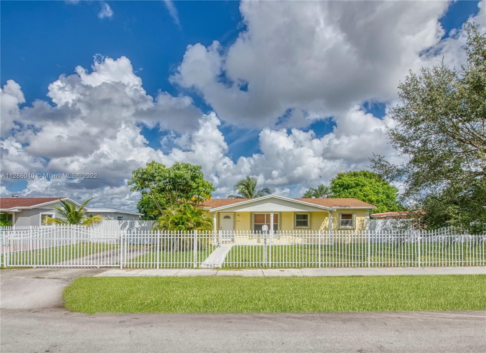 Real estate property located at 4335 200th St, Miami-Dade County, Miami Gardens, FL