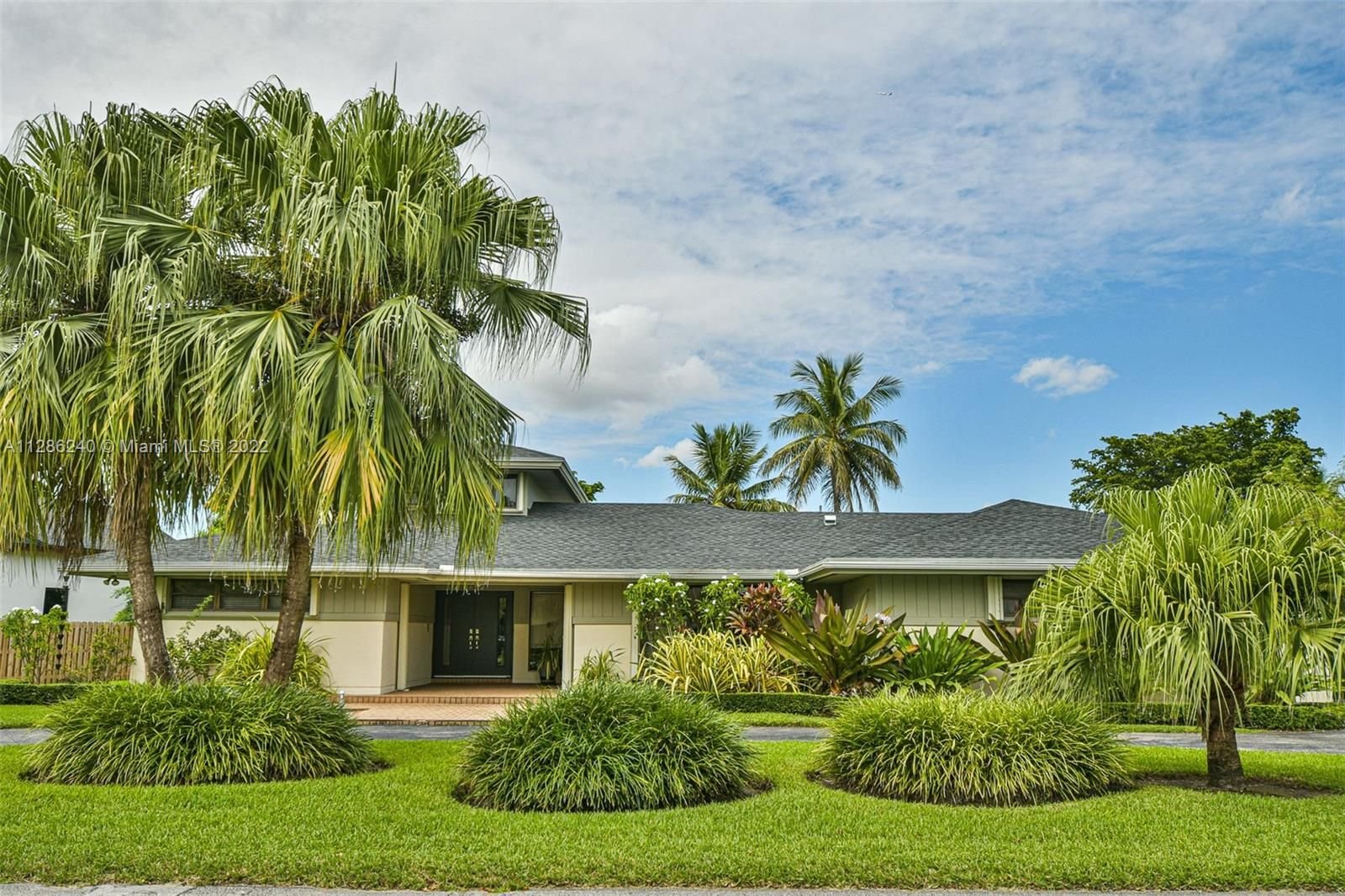 Real estate property located at 9910 Calusa Club Dr, Miami-Dade County, Miami, FL
