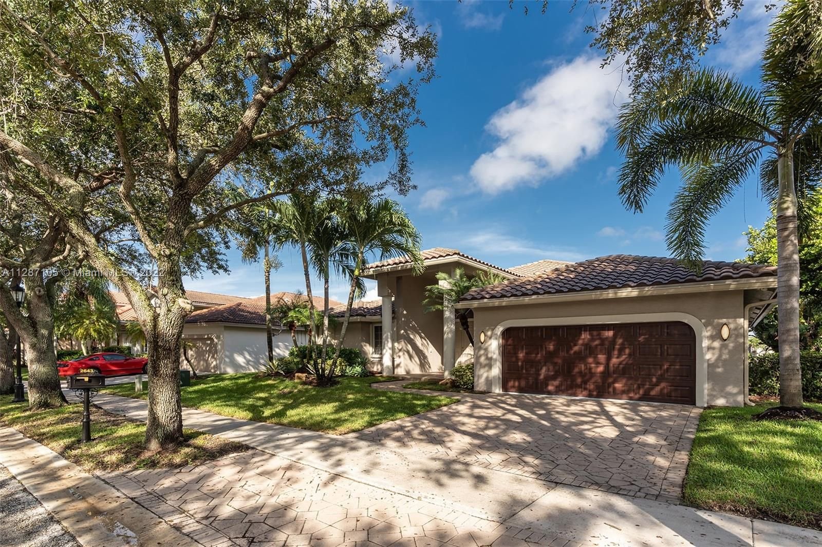 Real estate property located at 2643 Oakbrook Dr, Broward County, Weston, FL