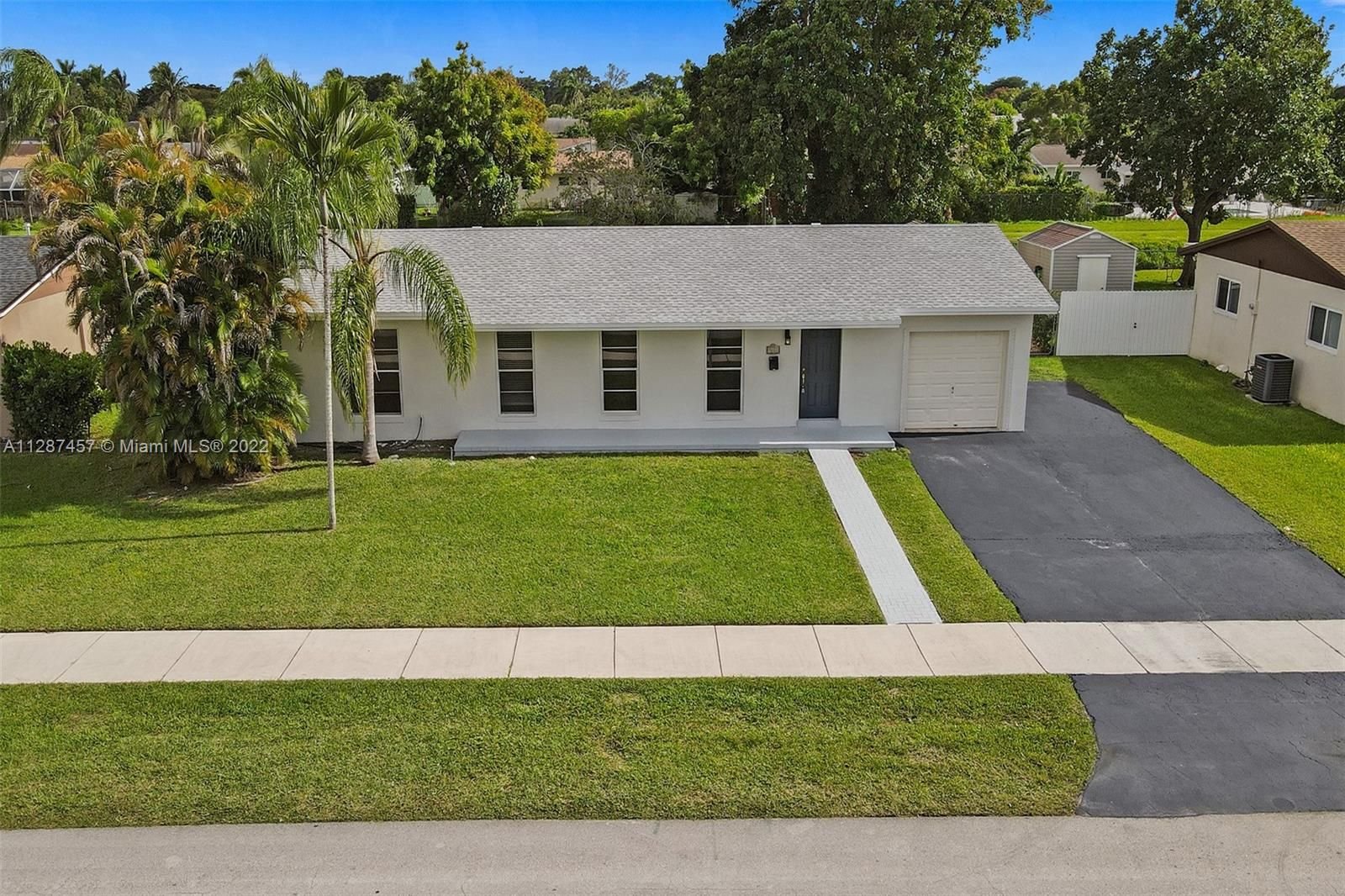Real estate property located at 9010 184th Ln, Miami-Dade County, Cutler Bay, FL