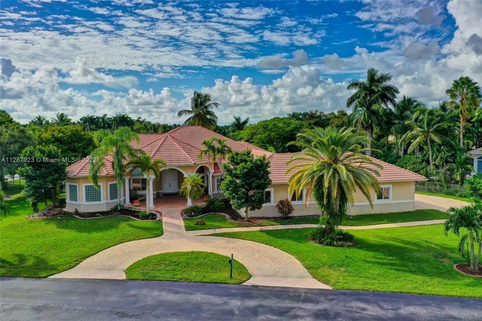 Real estate property located at 13152 21st Pl, Broward County, Davie, FL