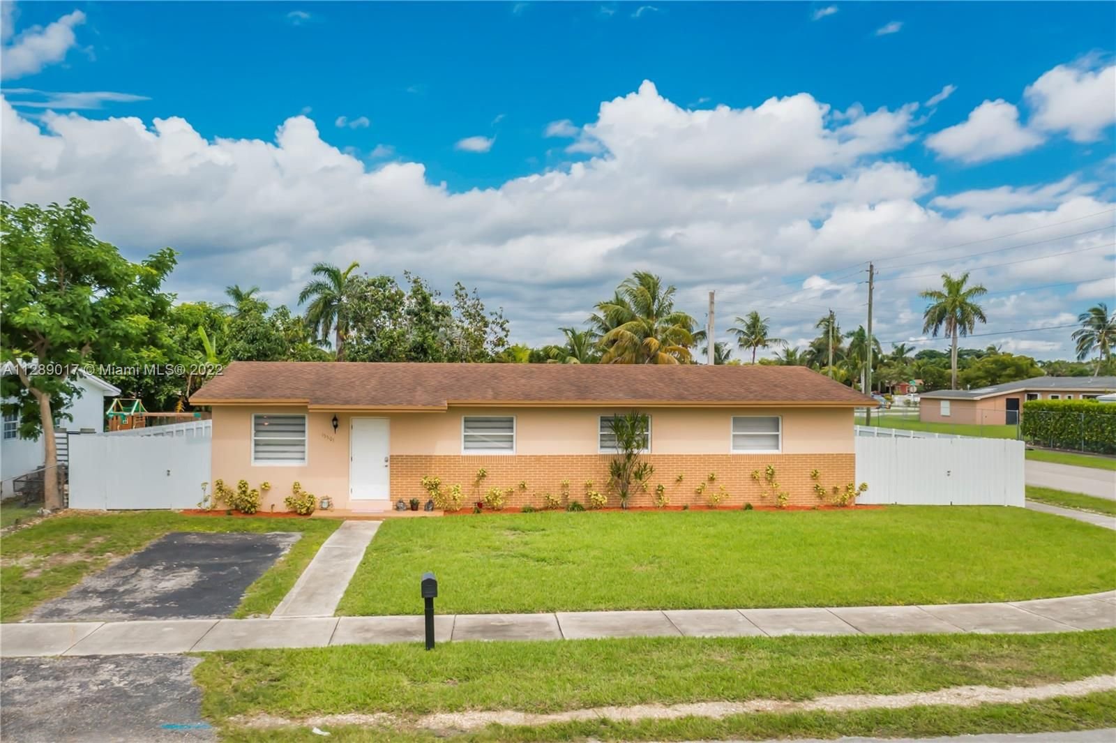 Real estate property located at 15501 297th St, Miami-Dade County, Homestead, FL