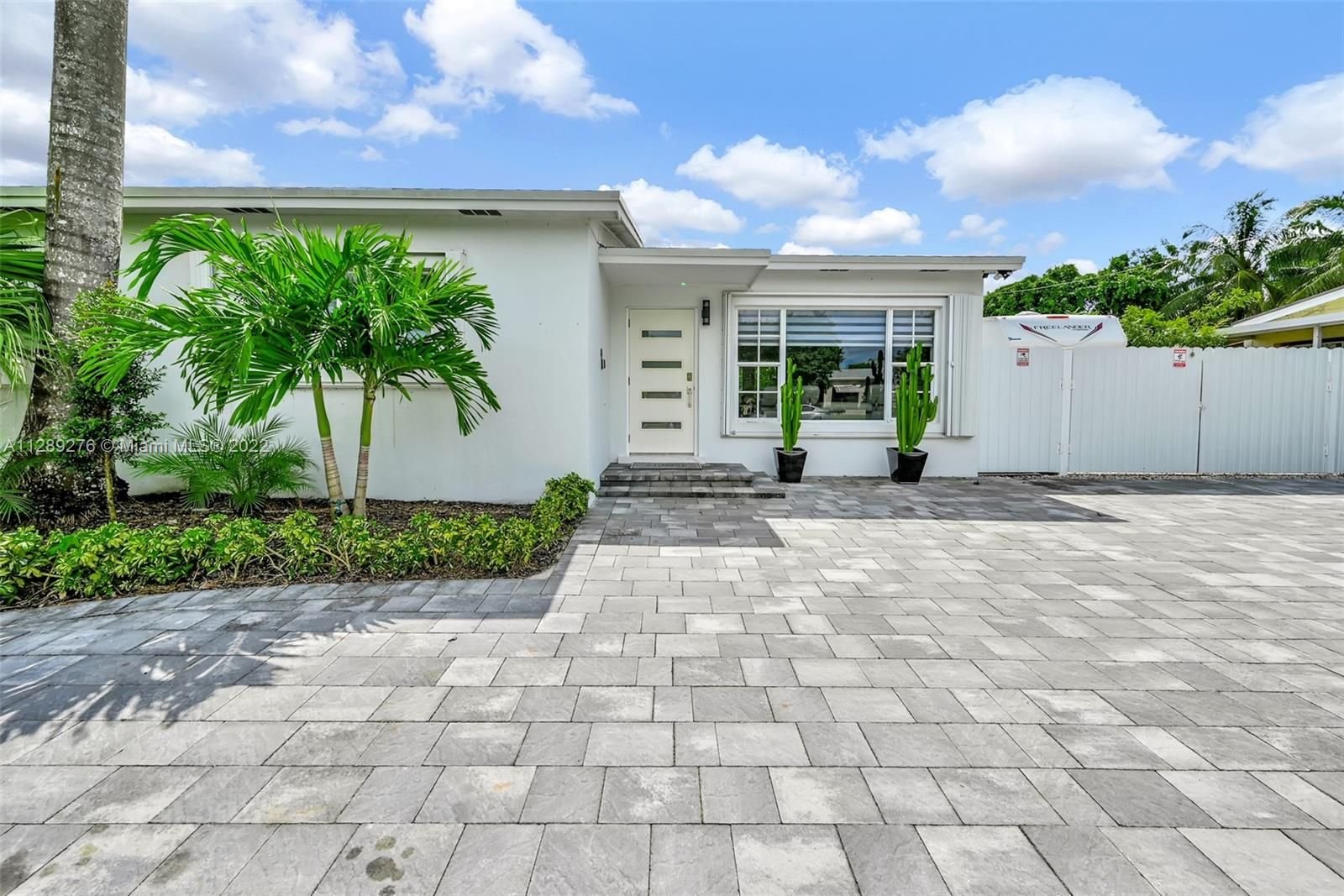 Real estate property located at 10200 Nicaragua Dr, Miami-Dade County, Cutler Bay, FL