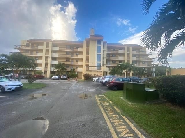Real estate property located at 8881 Fontainebleau Blvd #201-B, Miami-Dade County, Miami, FL