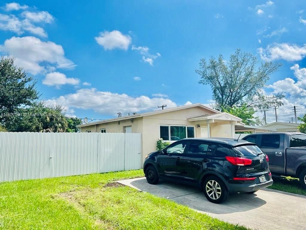 Real estate property located at 20721 32nd Pl, Miami-Dade County, Miami Gardens, FL