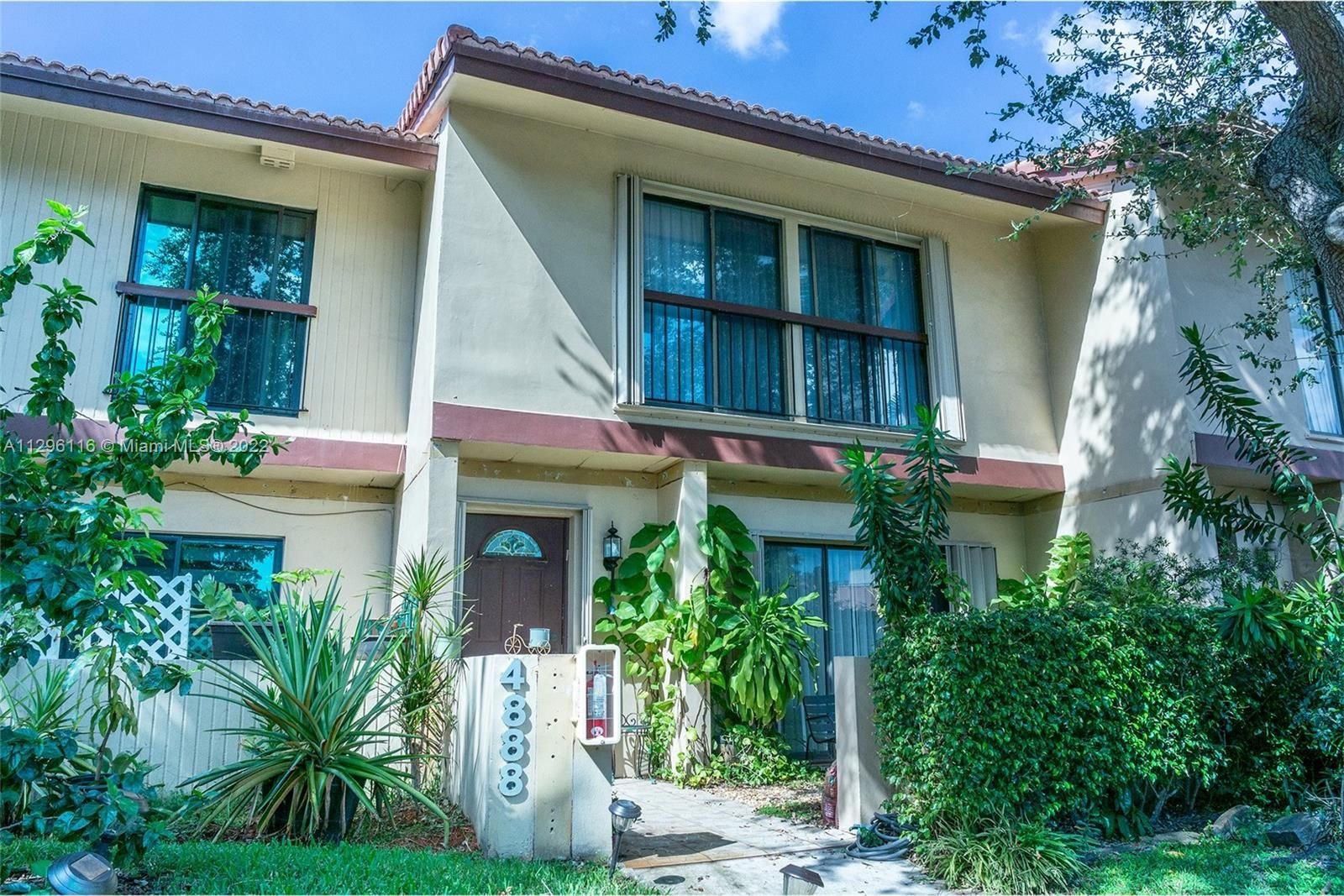 Real estate property located at 4888 Sheridan St #5, Broward County, Hollywood, FL