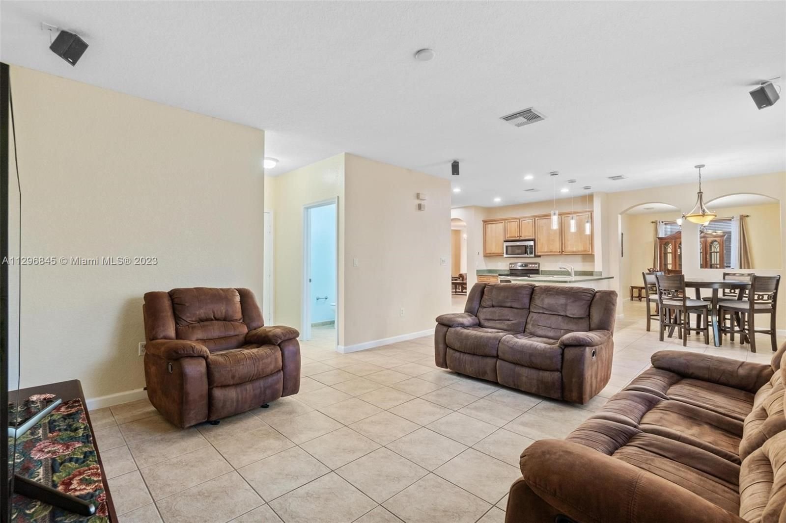 Real estate property located at 1157 206th Ter, Miami-Dade County, Miami Gardens, FL