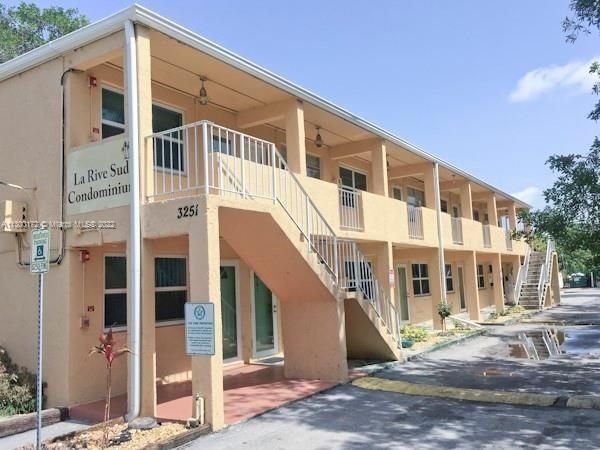 Real estate property located at 3251 44th St #100, Broward County, Dania Beach, FL