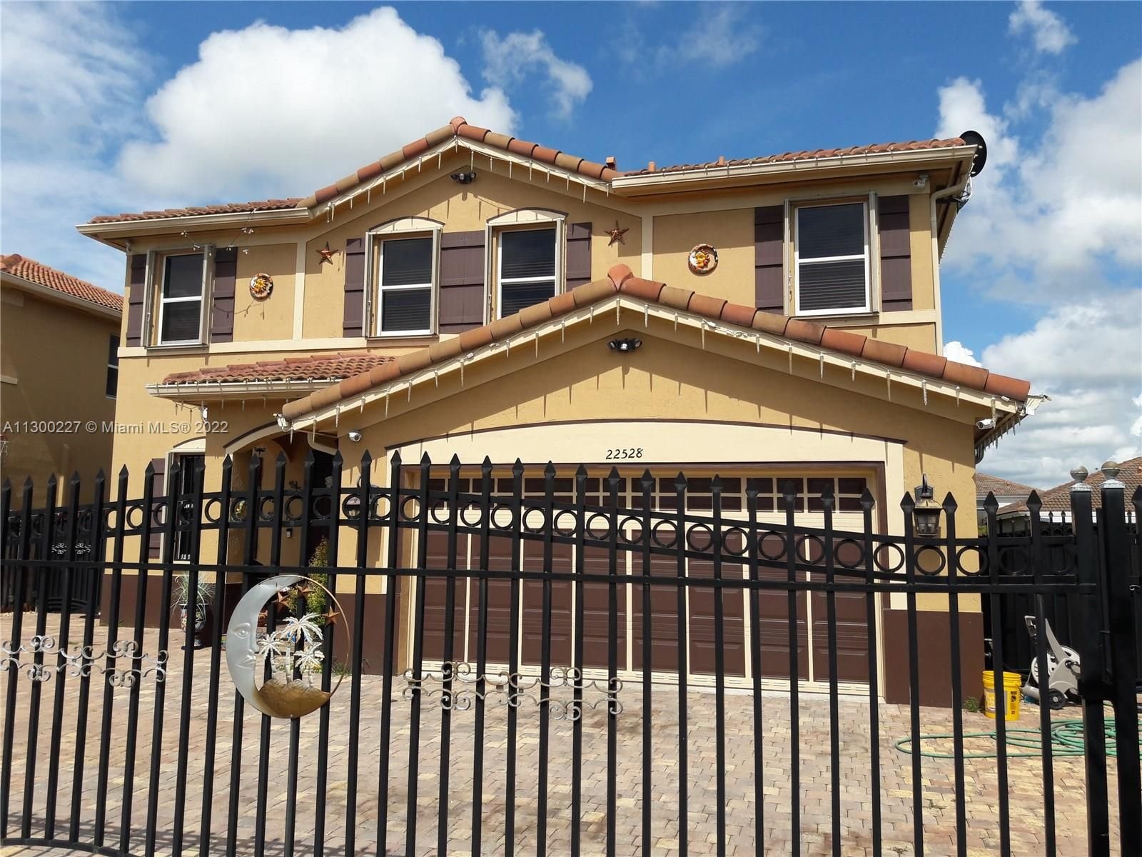 Real estate property located at 22528 110th Ct, Miami-Dade County, Miami, FL