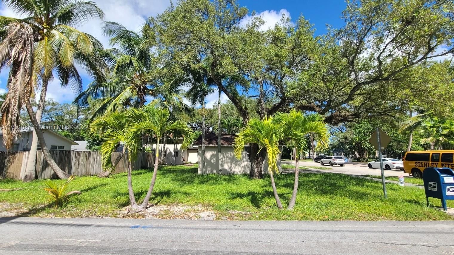 Real estate property located at 695 9 Ave, Broward County, Fort Lauderdale, FL