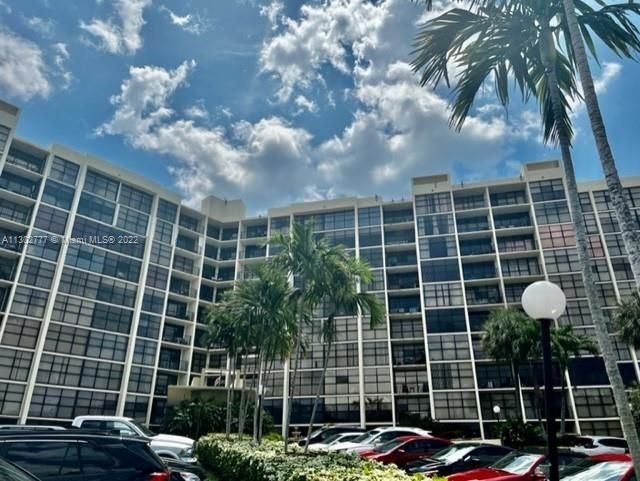 Real estate property located at 600 Parkview Dr #907, Broward County, Hallandale Beach, FL