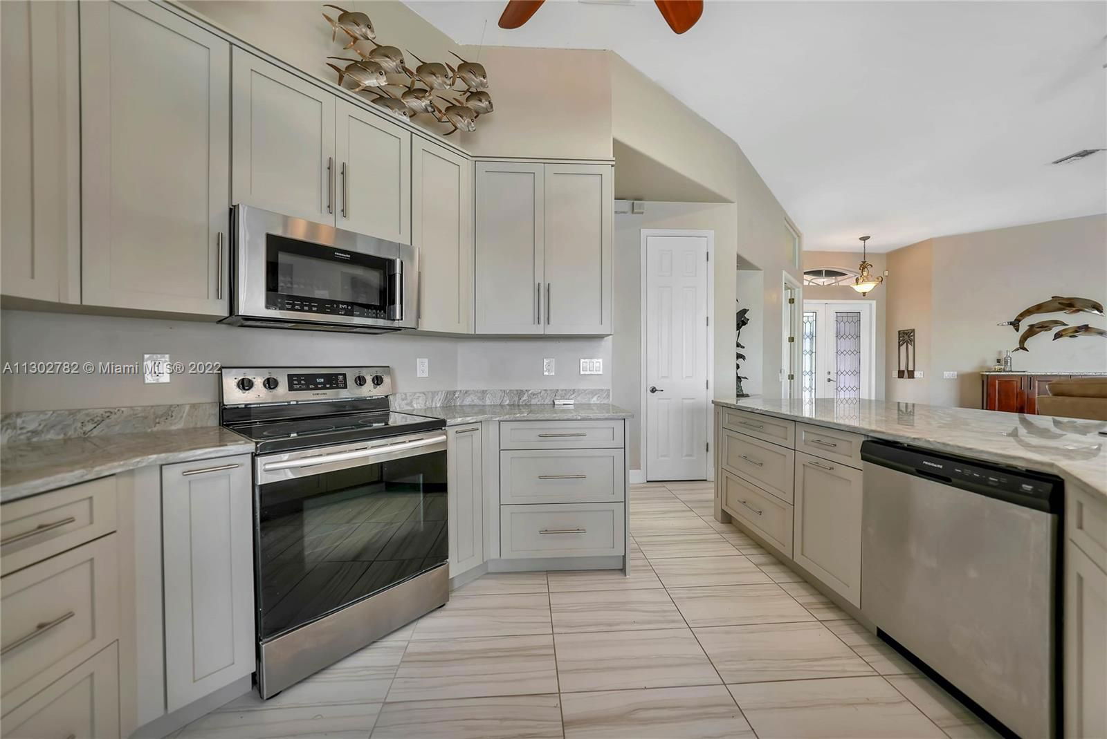 Real estate property located at 2114 21st Ct, Lee County, Cape Coral, FL