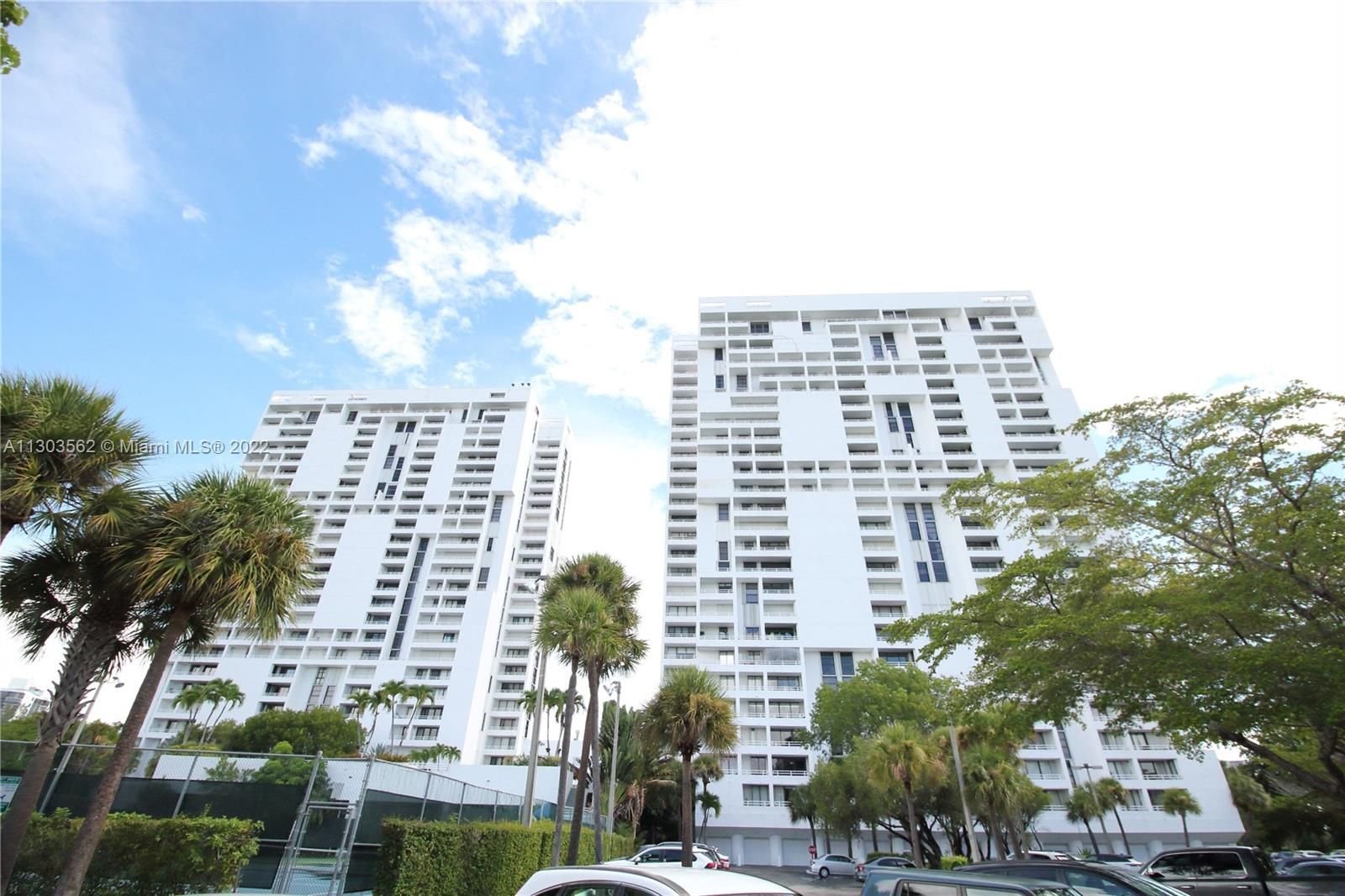 Real estate property located at 20355 34th Ct #922, Miami-Dade County, Aventura, FL