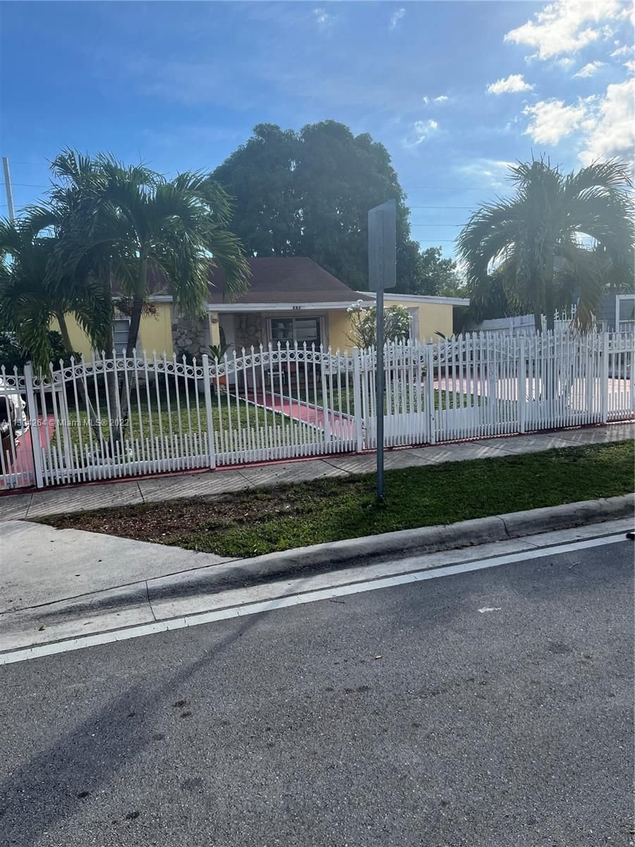 Real estate property located at 620 1st Pl, Miami-Dade County, Hialeah, FL