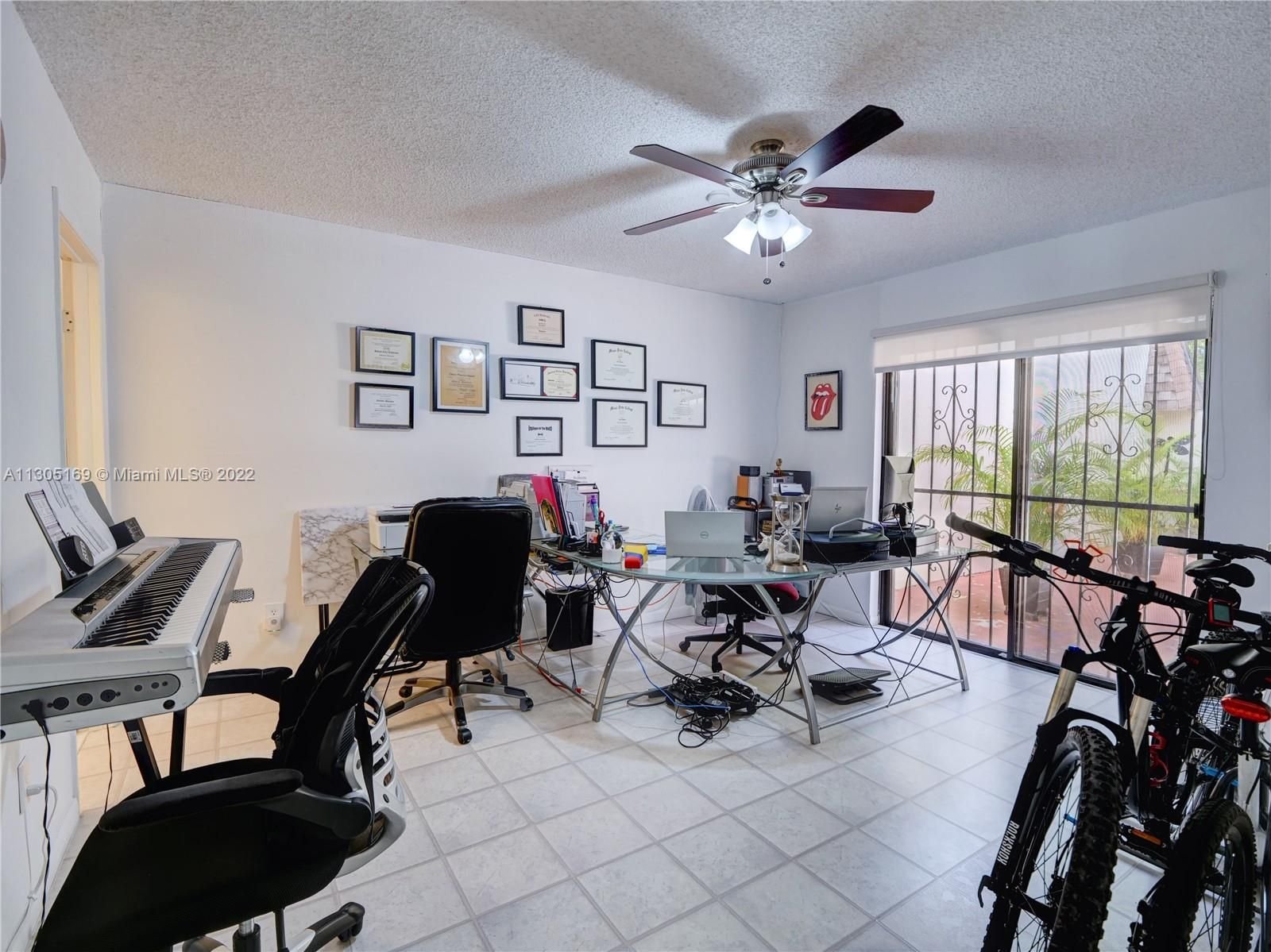 Real estate property located at 18905 Oakland Hills Dr #18905, Miami-Dade County, Hialeah, FL