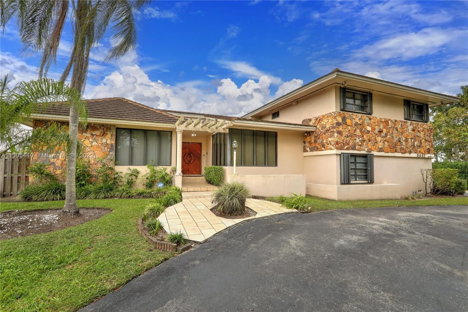 Real estate property located at 9641 Calusa Club Dr, Miami-Dade County, Miami, FL