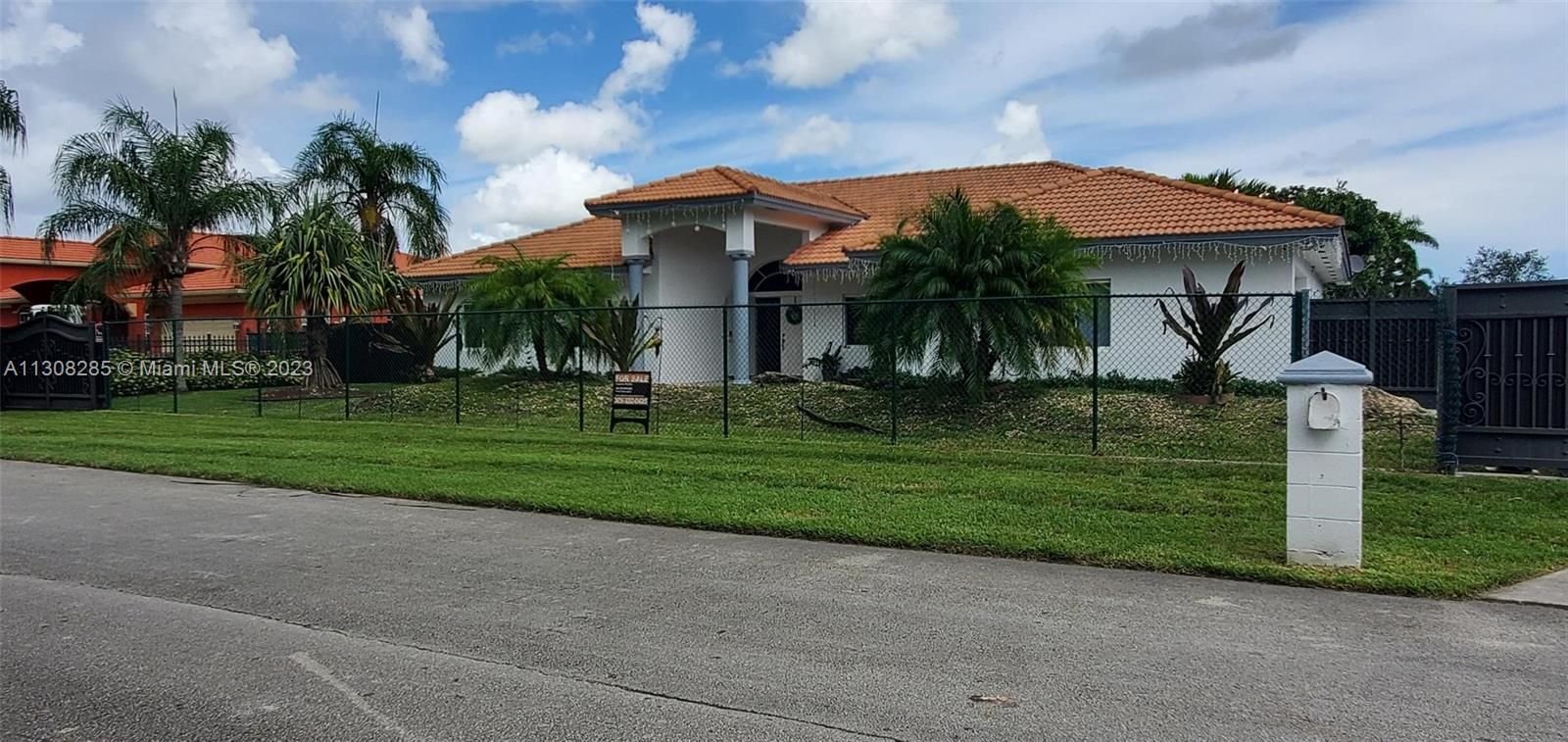 Real estate property located at 27401 164th Ave, Miami-Dade County, Homestead, FL