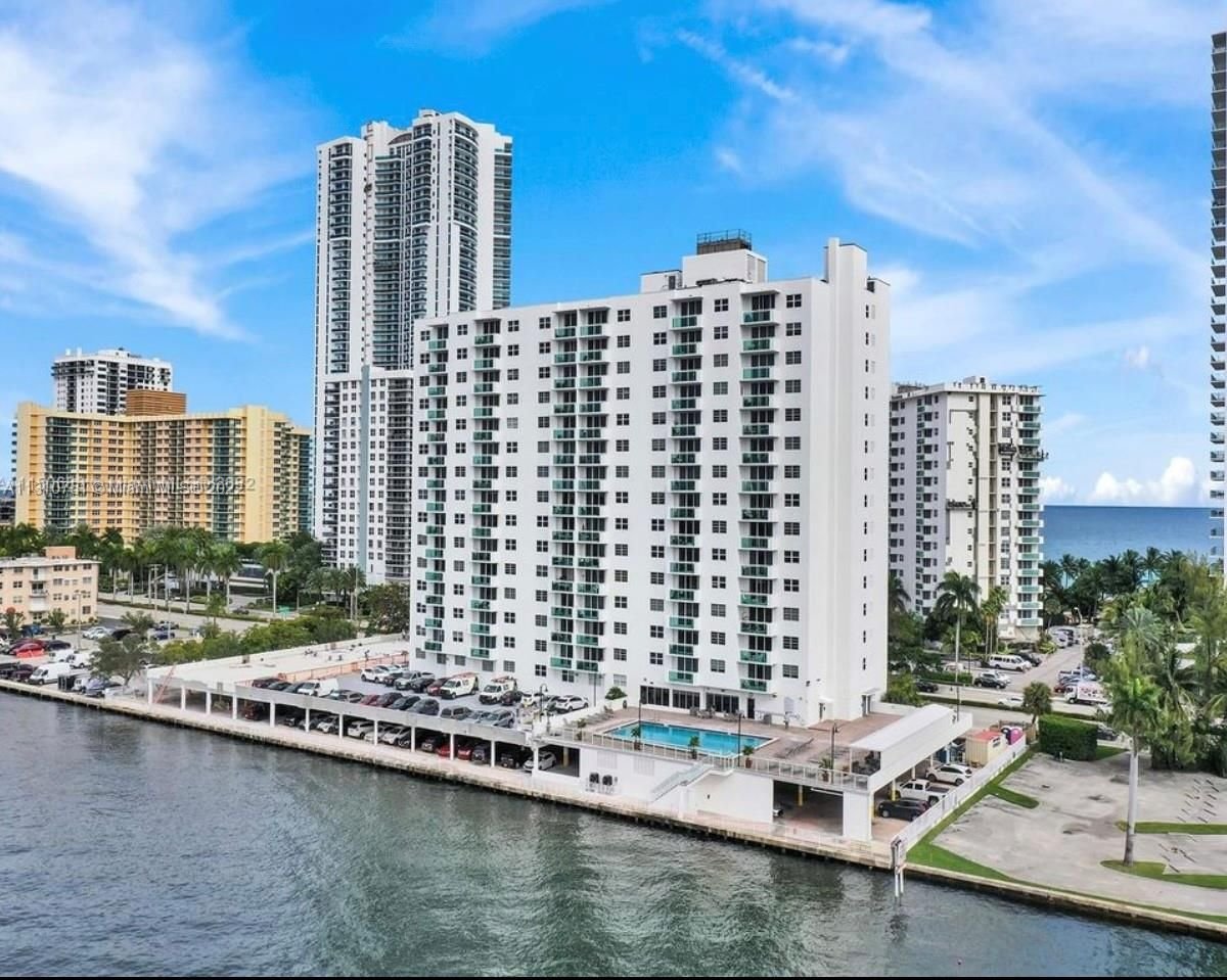 Real estate property located at 3001 Ocean Drive #625, Broward County, Hollywood, FL