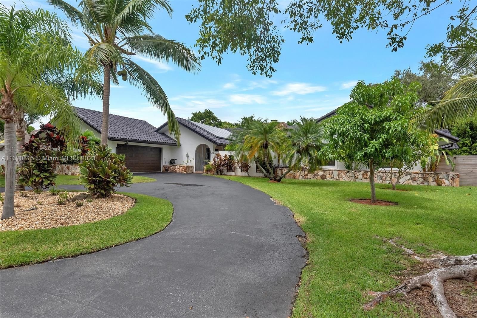 Real estate property located at 7761 180th Ter, Miami-Dade County, Palmetto Bay, FL