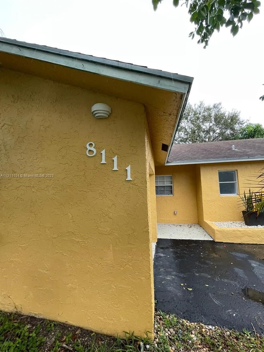 Real estate property located at 8111 47th Ct, Broward County, Lauderhill, FL