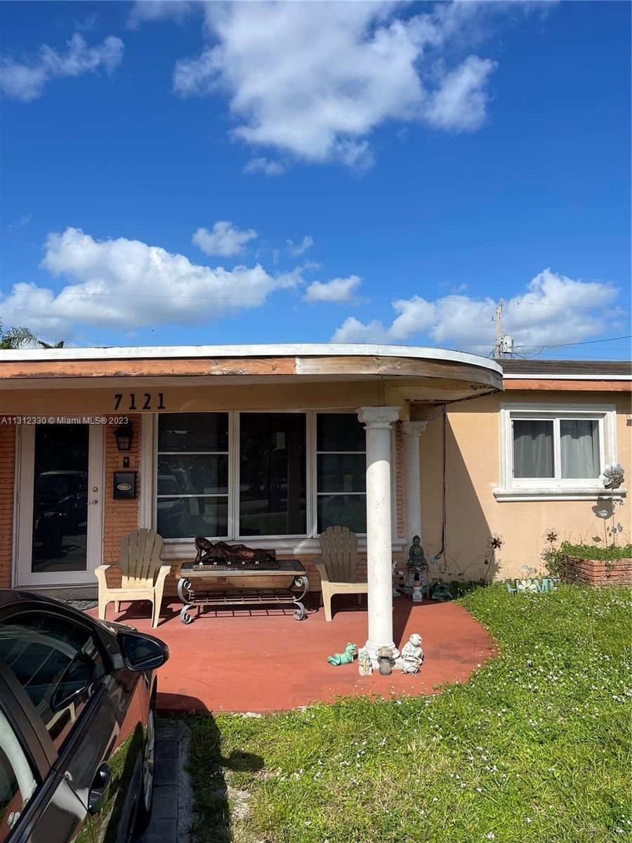 Real estate property located at 7121 13th St, Broward County, Pembroke Pines, FL
