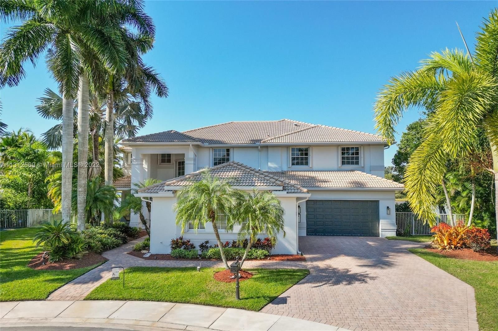 Real estate property located at 1354 Victoria Isle Dr, Broward County, Weston, FL