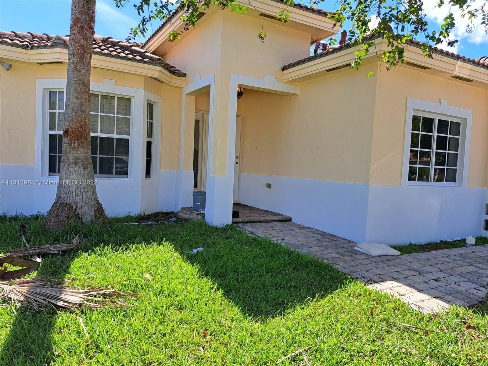 Real estate property located at 8992 208th Ter, Miami-Dade County, Cutler Bay, FL