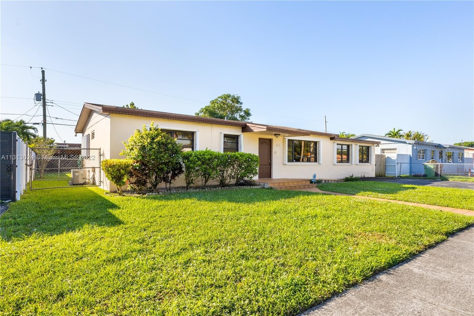 Real estate property located at 698 40th Pl, Miami-Dade County, Hialeah, FL