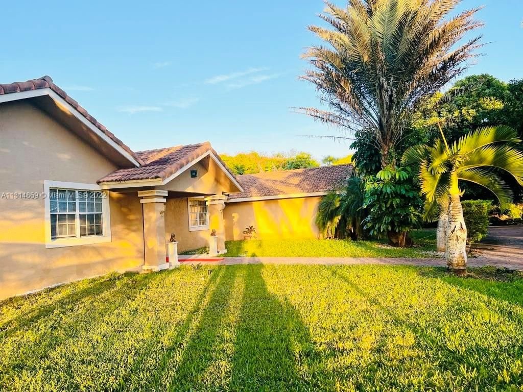 Real estate property located at 18501 208th St, Miami-Dade County, Miami, FL