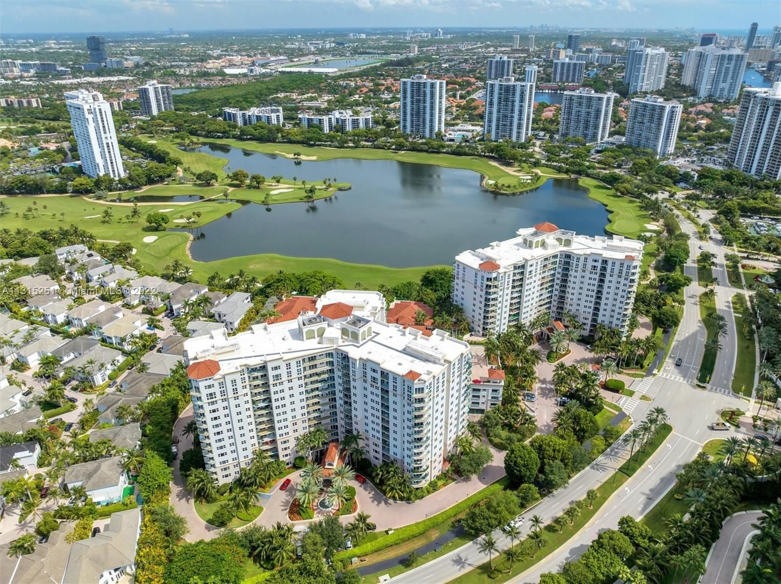 Real estate property located at 19900 Country Club Dr #318, Miami-Dade County, Aventura, FL