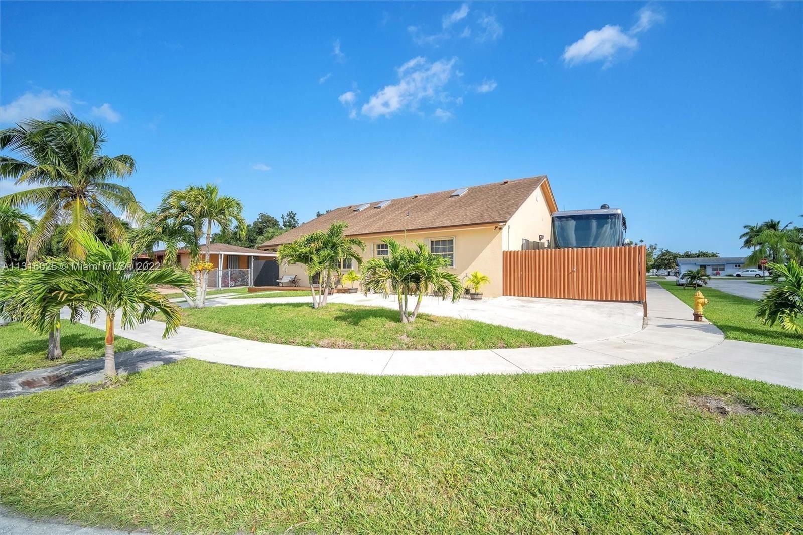 Real estate property located at 25335 126th Ct, Miami-Dade County, Homestead, FL