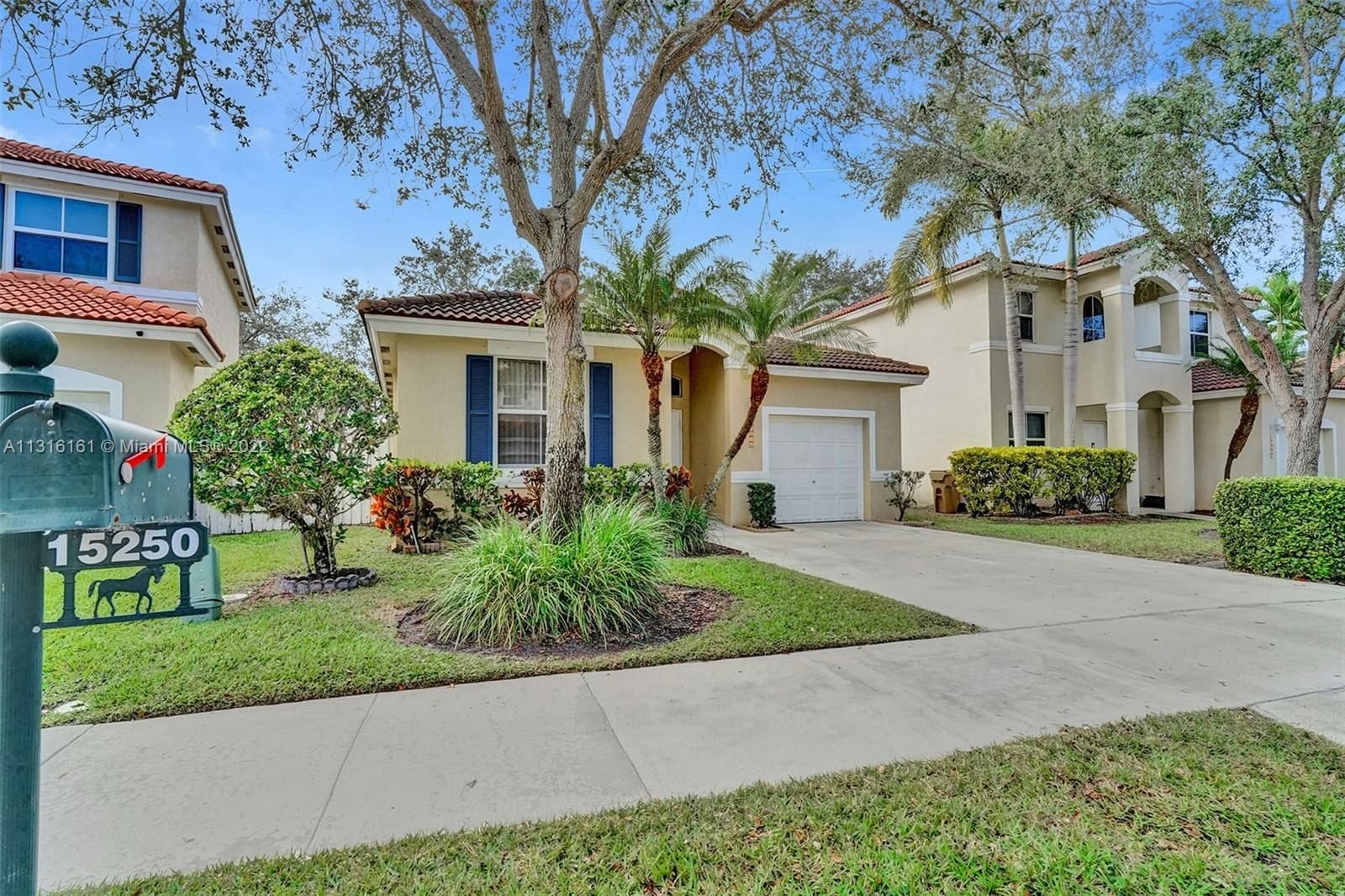 Real estate property located at 15250 49th St, Broward County, Davie, FL