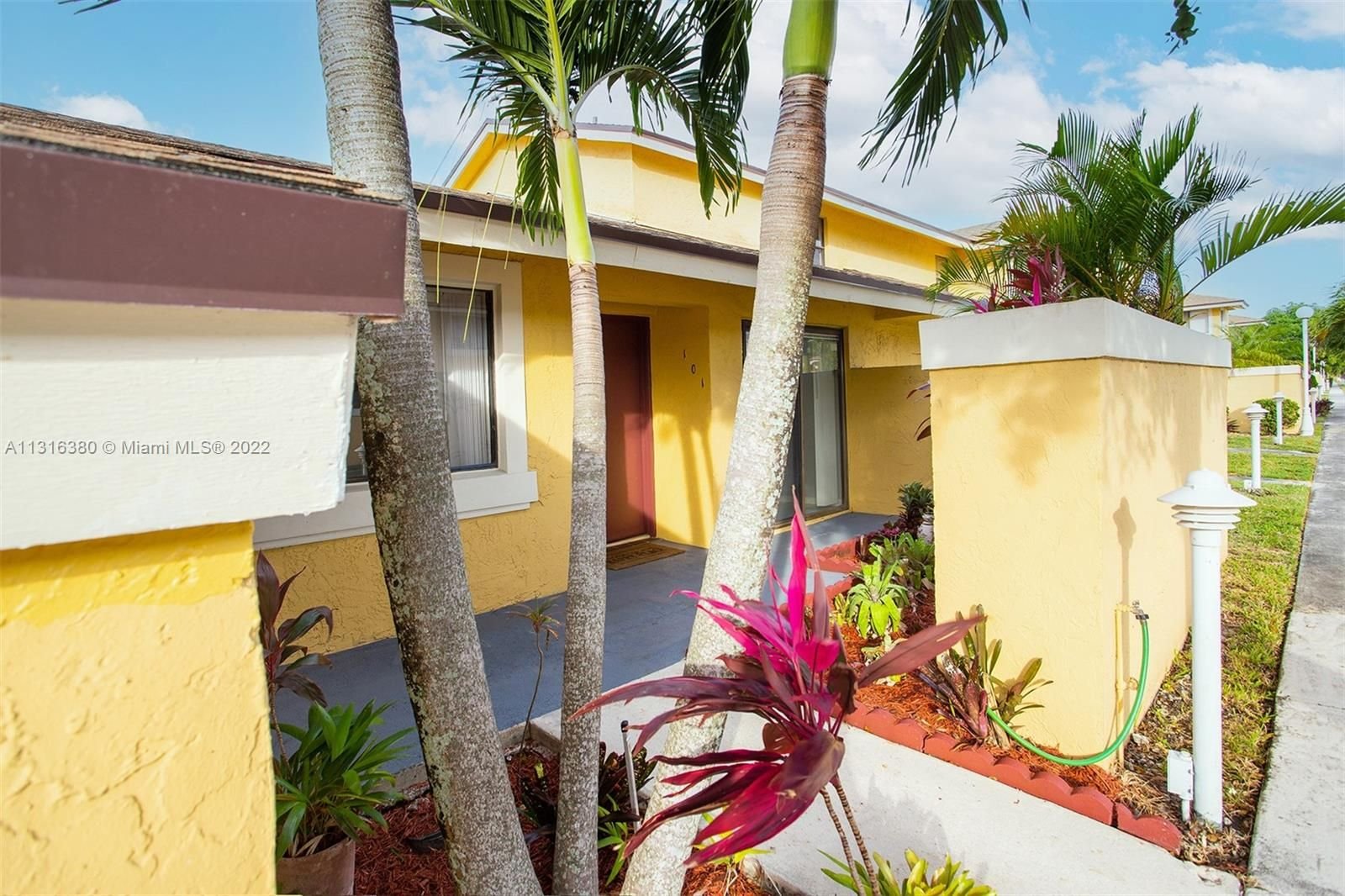 Real estate property located at 505 214th St #101, Miami-Dade County, Miami Gardens, FL
