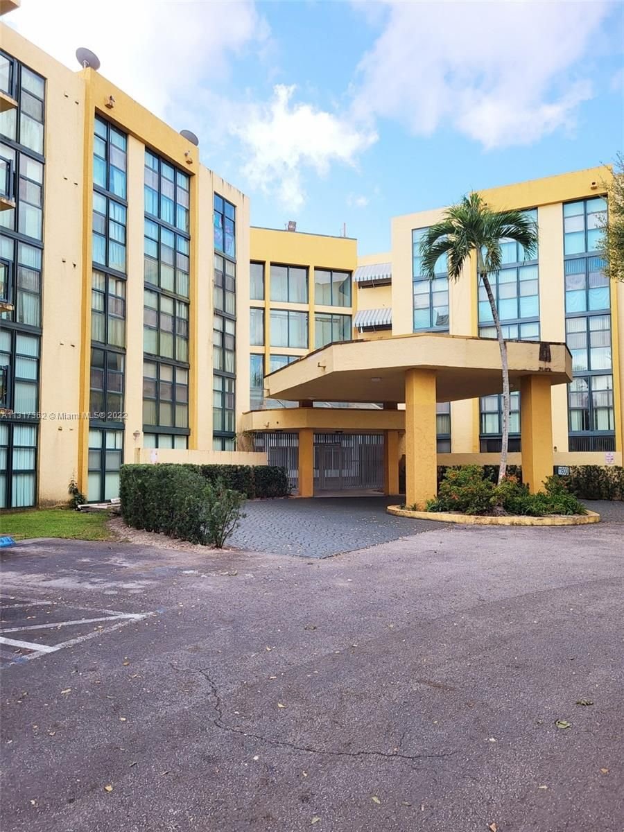 Real estate property located at 11800 18th St #108-4, Miami-Dade County, Miami, FL