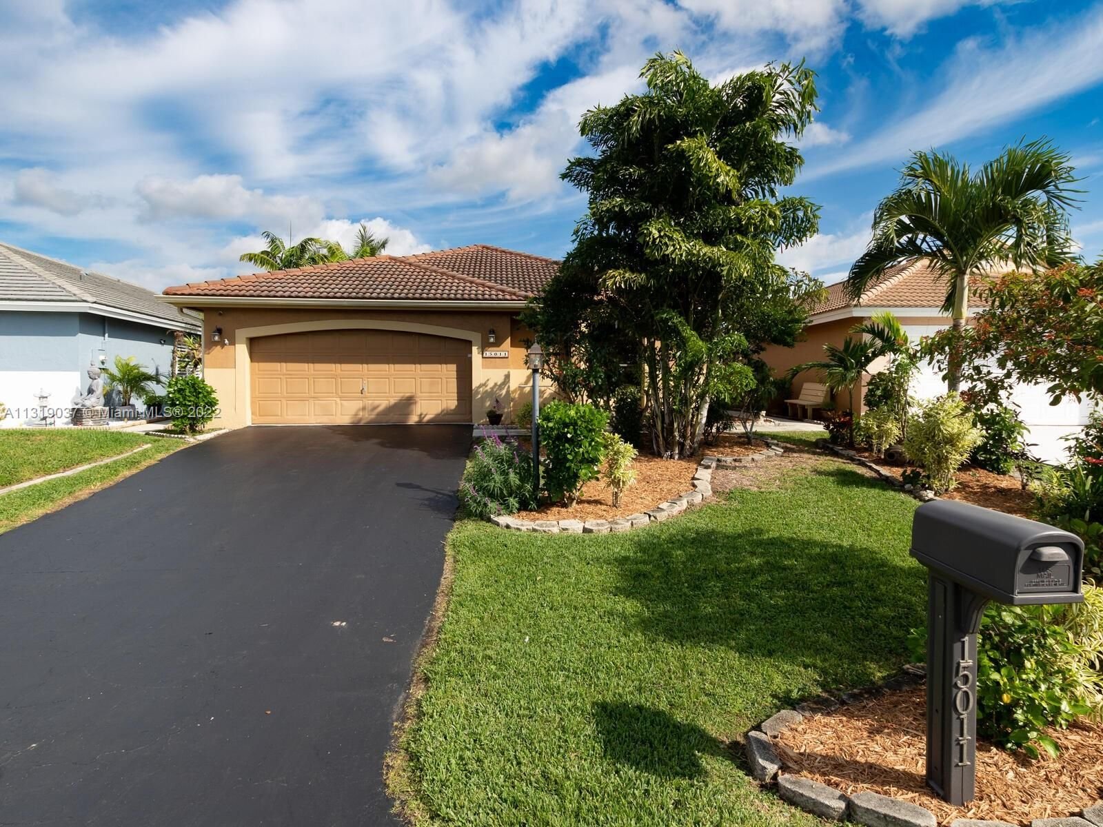Real estate property located at 15011 Waterford Dr, Broward County, Davie, FL