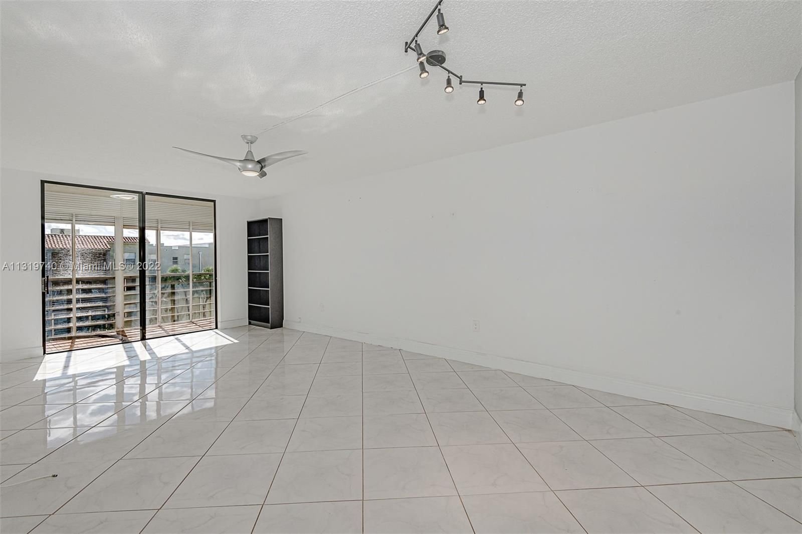 Real estate property located at 1810 81 Ave #2410, Broward County, North Lauderdale, FL