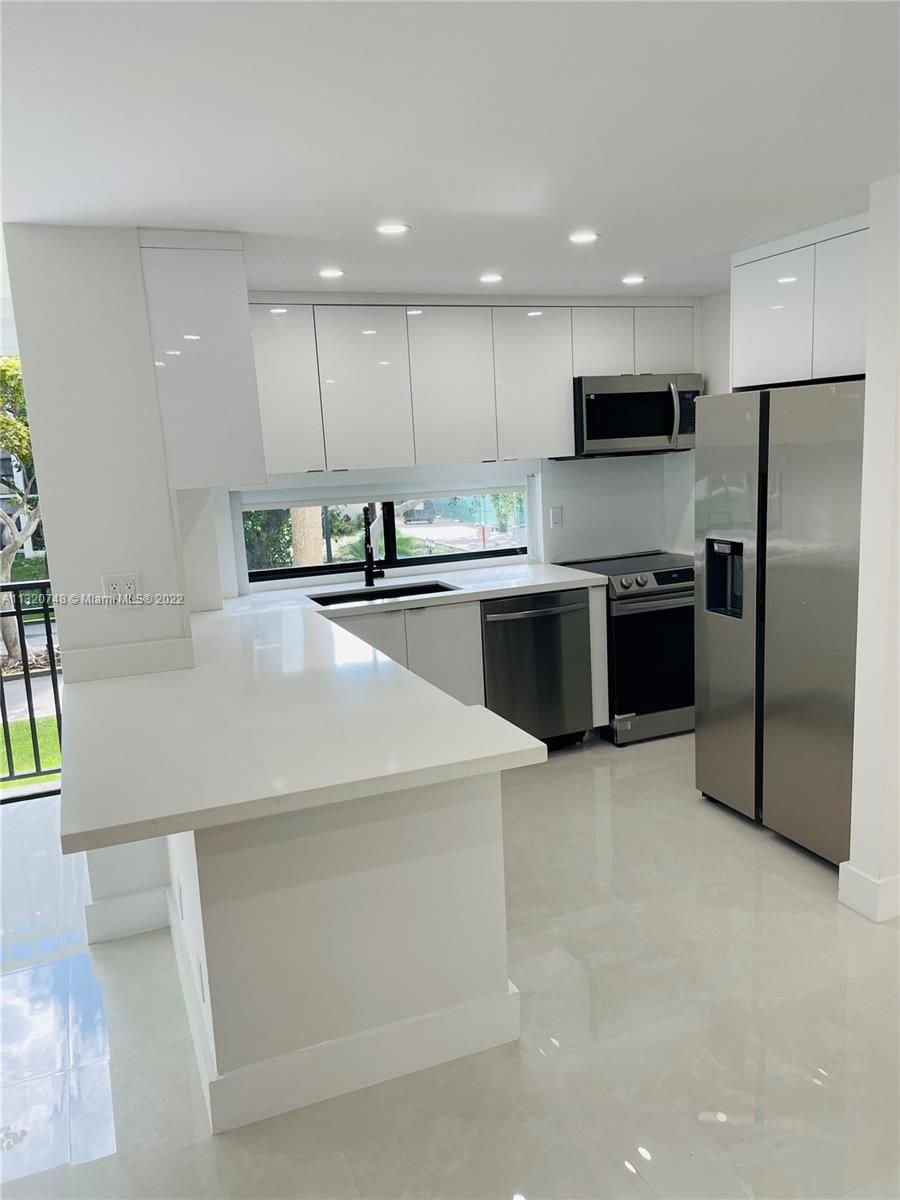 Real estate property located at 17021 Bay Rd #220, Miami-Dade County, Sunny Isles Beach, FL