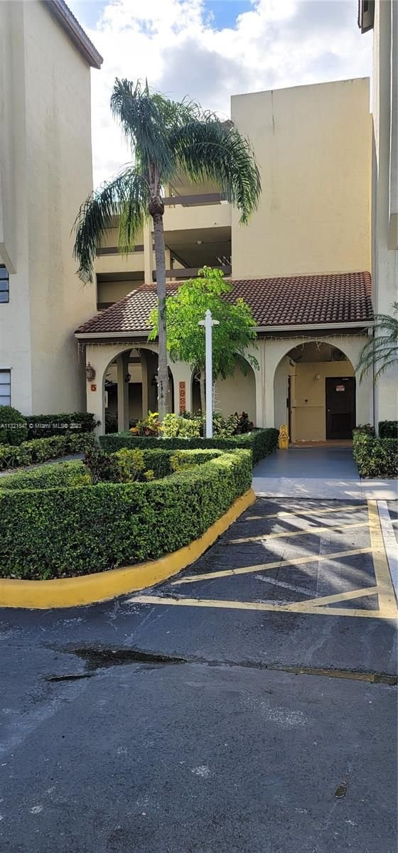 Real estate property located at 8933 123rd Ct #203, Miami-Dade County, Miami, FL