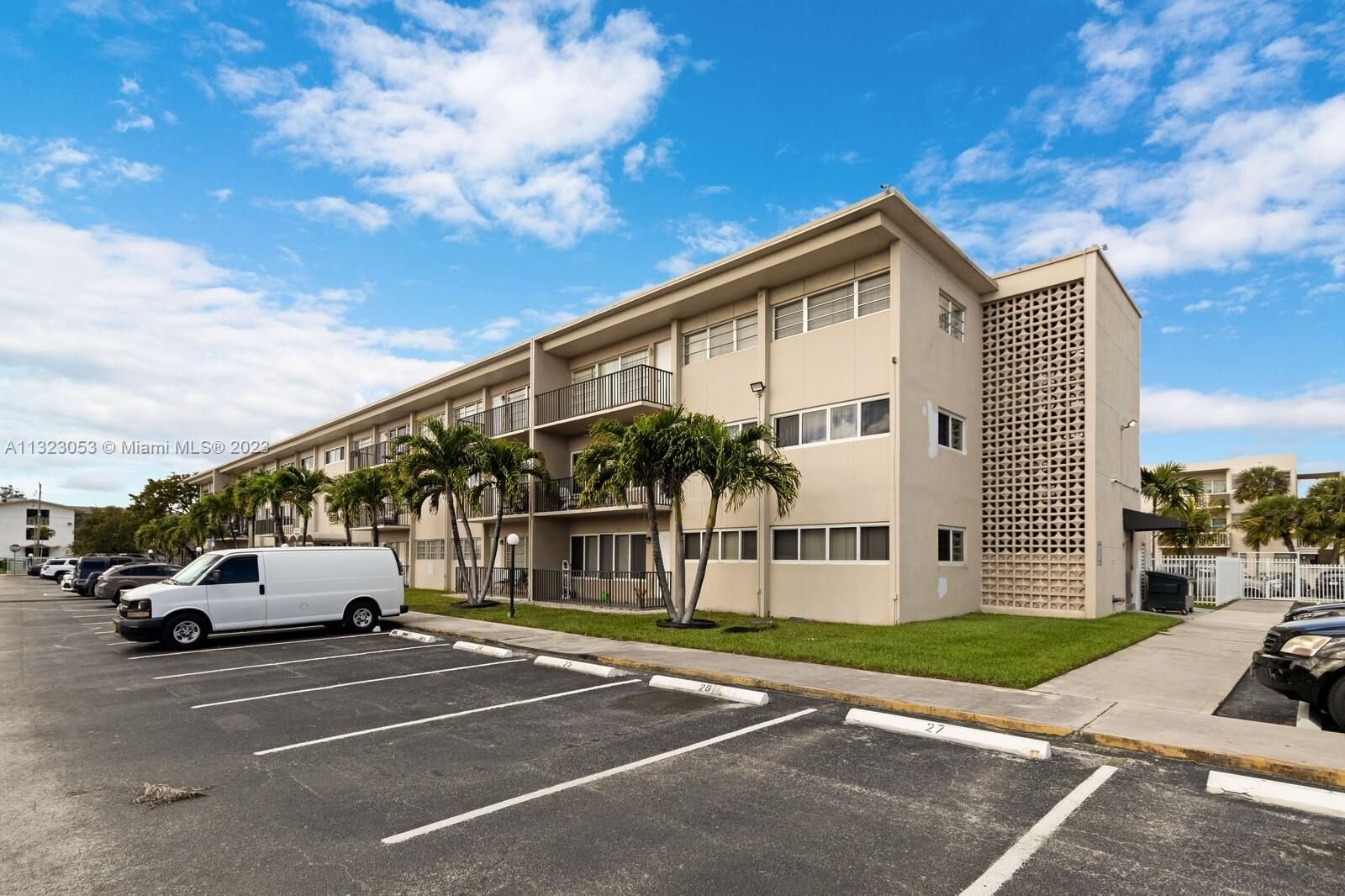 Real estate property located at 1400 169th St #305, Miami-Dade County, Miami, FL