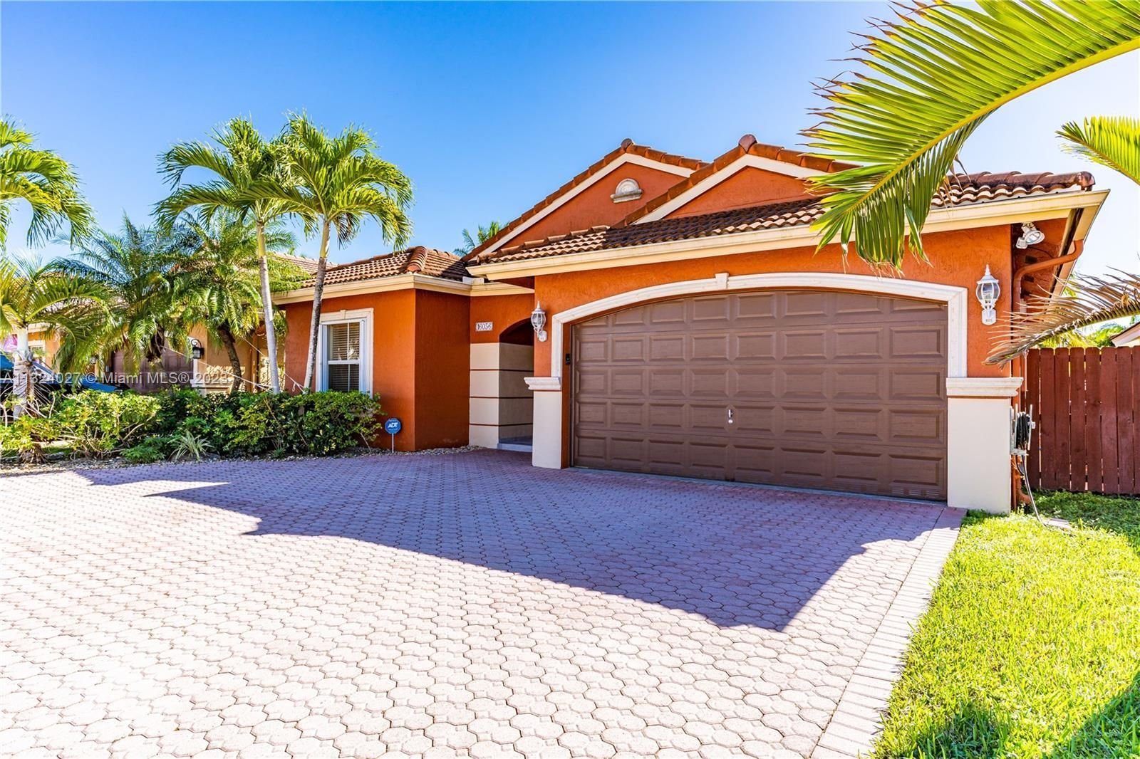 Real estate property located at 16056 66th Ter, Miami-Dade County, Miami, FL