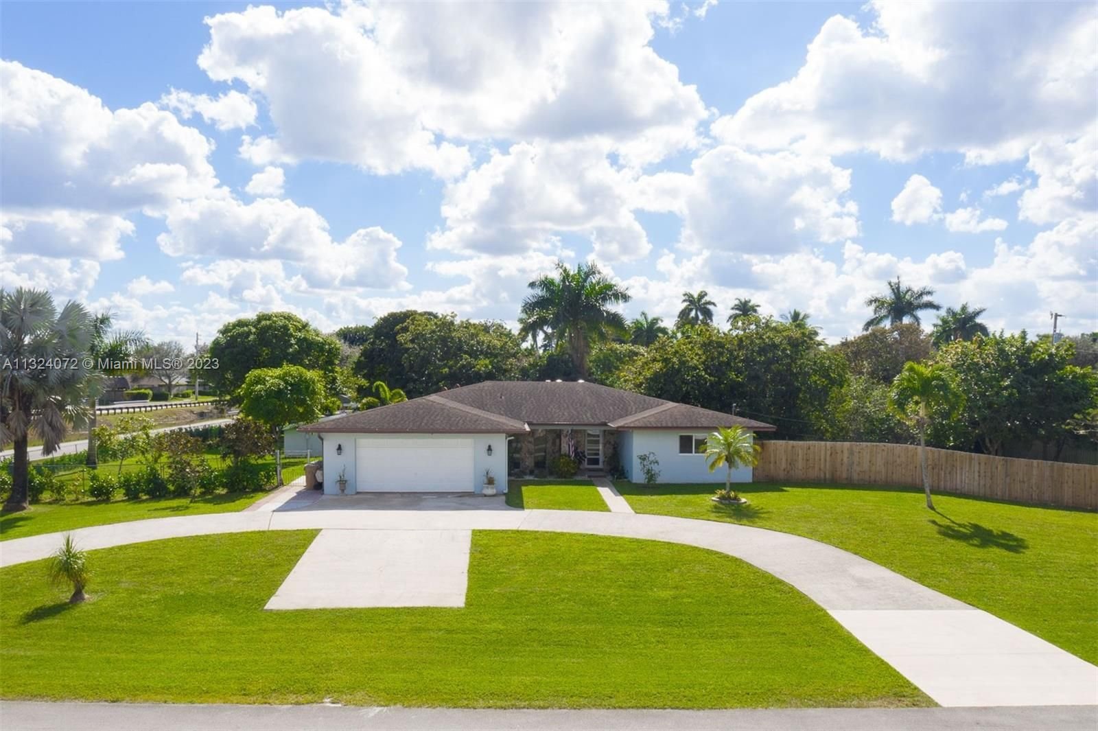 Real estate property located at 10600 47th St, Broward County, Davie, FL
