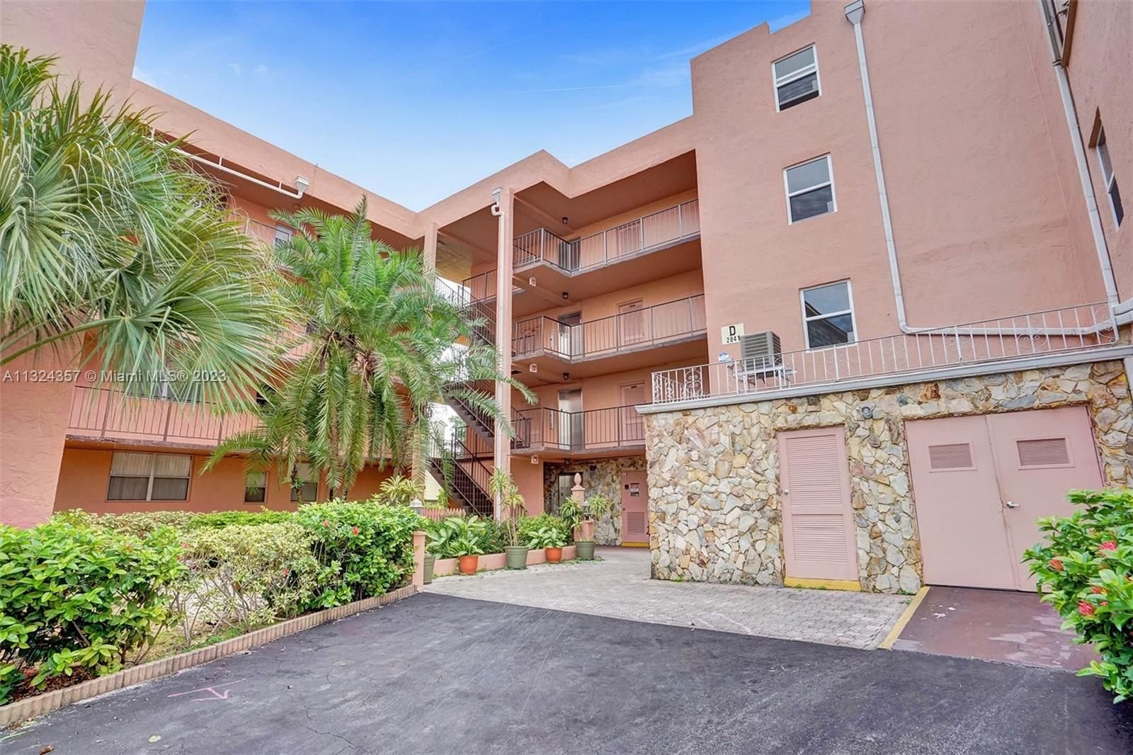 Real estate property located at 2841 Somerset Dr #401, Broward County, SOMERSET NO 4 CONDO, Lauderdale Lakes, FL